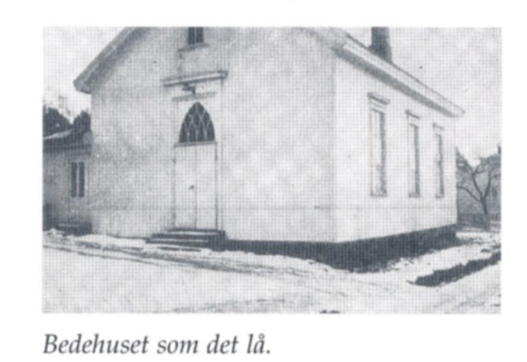 Den varte i over 39 år, til ny skole ble tatt i bruk i januar 1932. Allerede i 1893 måtte de leide lokalene påkostes.