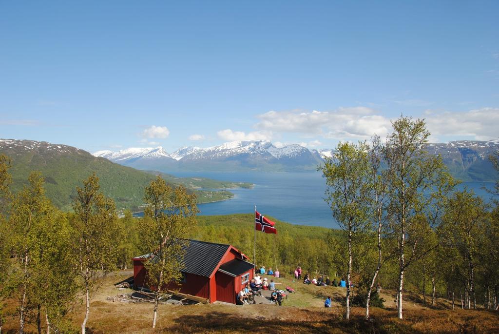 De aller fleste av disse er svært aktive og jobber for at folk skal trives i nærmiljøet. Disse lagene er de viktigste talerørene overfor kommunen, og blant kommunens fremste samarbeidspartnere.