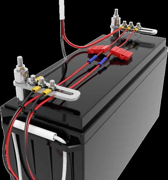 Hvor mye lader anlegget og hva kan man koble til? Ved optimale solforhold vil solcellepanelet tilføre batteriet 8,11A.