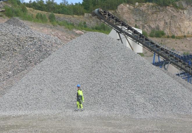 Hvis en ønsker å lage en prøve som skal representere et større volum (gjennomsnittsprøve) må det hentes inn materiale fra flere steder i lagerhaugen for å kompensere for eksisterende segregering.