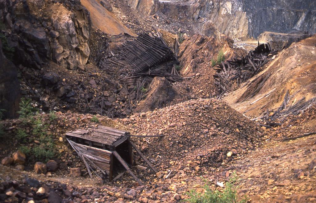 Berg 1978) I Stora Stöten kan forbygning som muligens stammer fra før