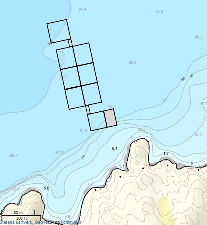 Figur 4. Utsnitt av lokalitetsområdet ved Koløy N, med dybdedata og plassering av anlegget.