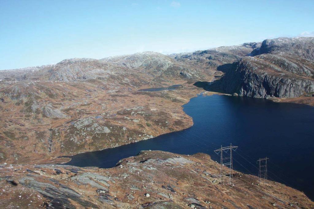 Sør i Grasdalen går ledningstraséen i en vinkel vest for Grasdalen turisthytte. Hytta er ubetjent og inngår i Stavanger Turistforening sitt rutenett. Se Figur 15.