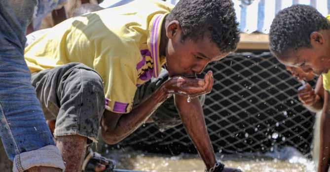 ORGANISASJONEN Slukker tørsten: Tørken i Somalia rammer hardt. Utviklingsfondets partner Candlelight har satt en del av det vanlige arbeidet på vent for å kjøre ut vann til tørkerammede.