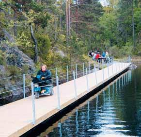 Langs elva i Lindesnes kommune er det brukt betong mellom steinsettingene.