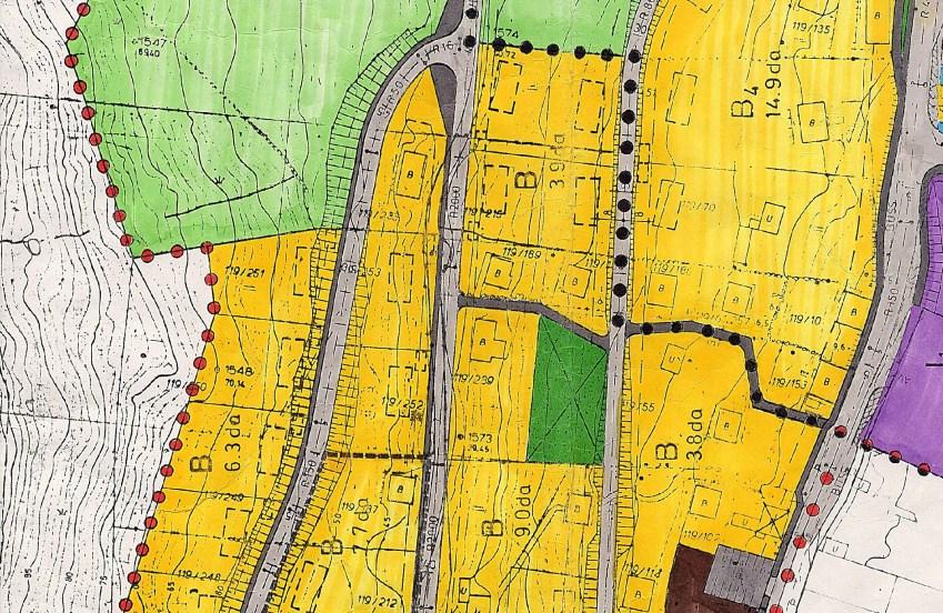 Gjeldende reguleringsplan for Raudeberg Del 2 Helt til høyre går det opp en vei som svinger av sørover mot venstre. Den første gule boligtomta mellom veiene tilhører Jan Madsen ( gbnr 119/283 ).