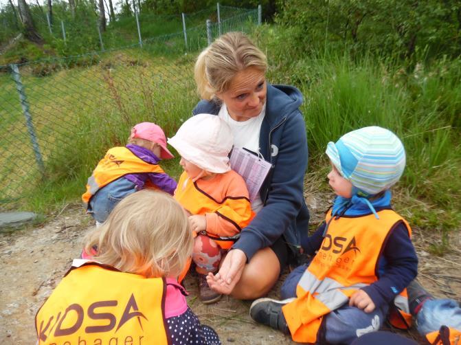 Nærmiljø og samfunn - Vi gir rom for at barna møter nærmiljøet med trygghet og nysgjerrighet - Barna medvirker i å utforske og oppdage nærmiljøet sitt - Barna får være en del av et fellesskap og kan