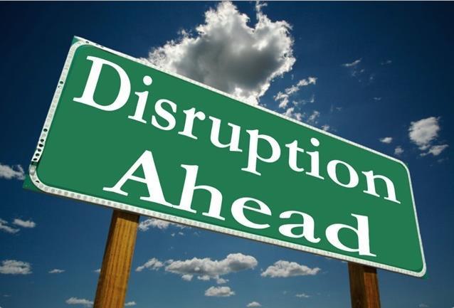 Disrupter`ne vil bli disrupt En stor grad av delingsøkonomiselskapenes forretningsmodell er å levere digital teknologi som reduserer kontraktsusikkerhet.