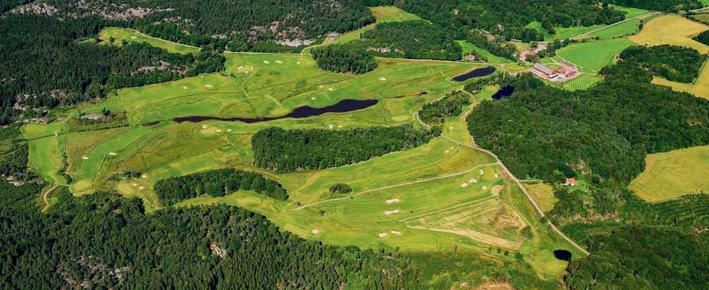 BOHUSLÄN HOLMA GOLF en vakker og utfordrende golfbane Her ønskes du velkommen til et vakkert landskap, en hyggelig atmosfære og forskjellige vanskelighetsgrader når det gjelder golfspill.