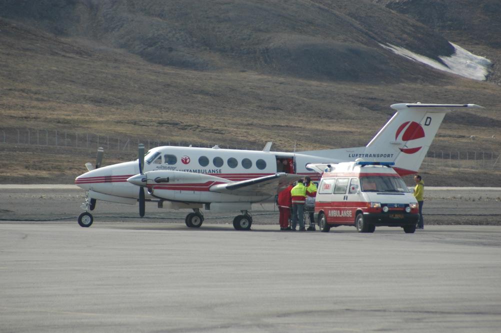 AMBULANSEOPPDRAG Ambulansetjenesten er en avtale mellom Longyearbyen sykehus og Longyearbyen brannvesen. Tilbakemeldingen ifra sykehuset er at det utføres en god tjeneste fra brannvesenet.