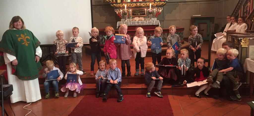 oktober mottok mange spente og glade 4-åringer «Min Kirkebok 4» i Løkken og Meldal kirke.