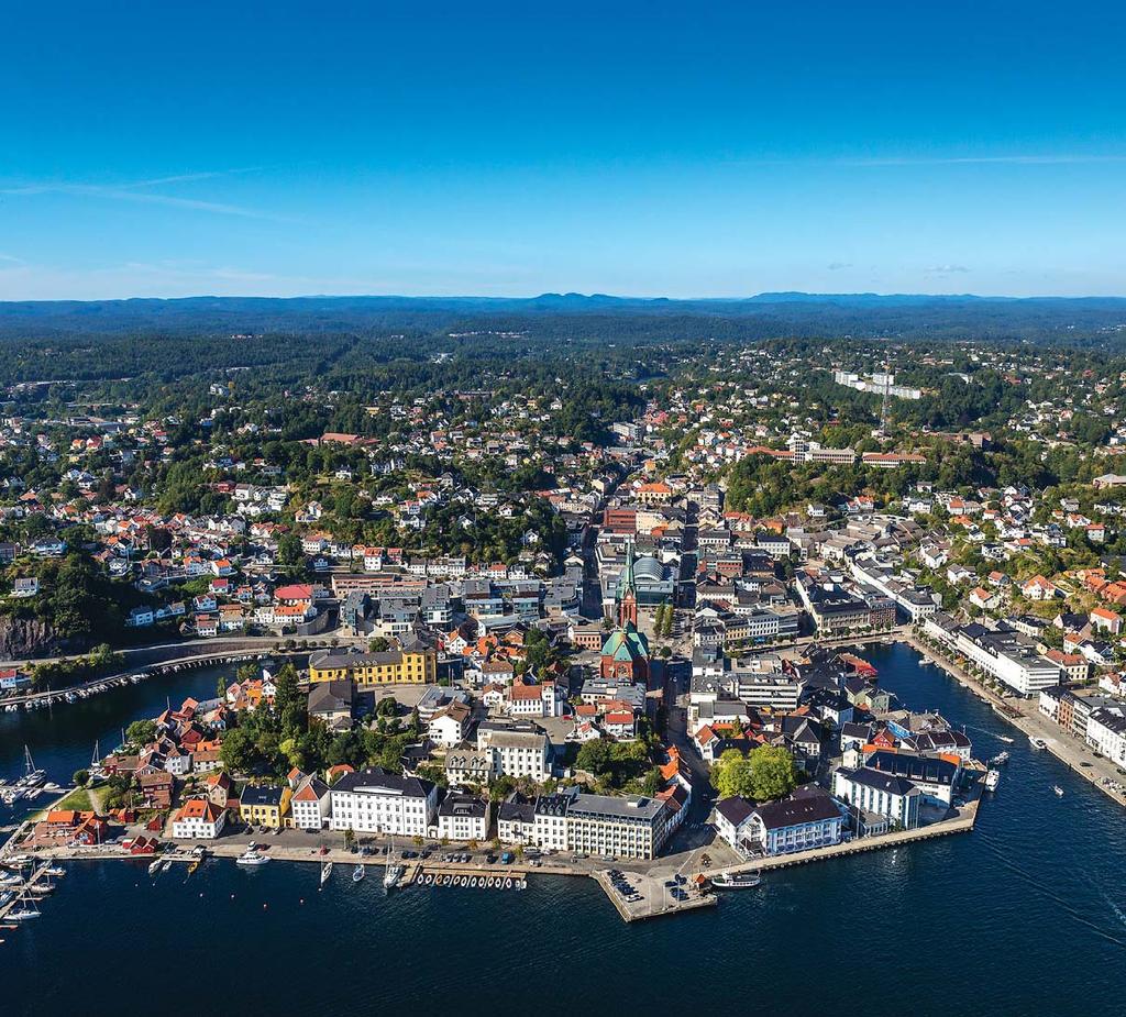 A. ARENDAL SØRLANDETS VAKRE PERLE Arendal er en av Sørlandets vakreste byer.