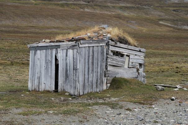 Skansbukta Posisjon:78*31`N16*02`Ø SkansbuktaerenlitenbuktpånordsidenavBillefjorden.HelebuktaliggerinnenforNordreIsfjord nasjonalpark.