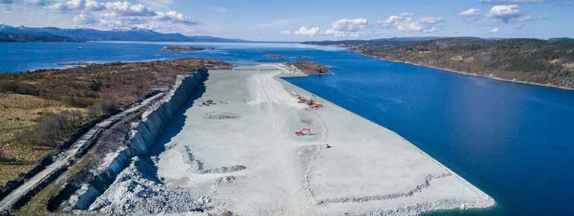 Selskapsavtalen for Kristiansund og Nordmøre Havn IKS 7-2 regulerer saksbehandlingen vedrørende utbygging av havneanlegg og infrastruktur.