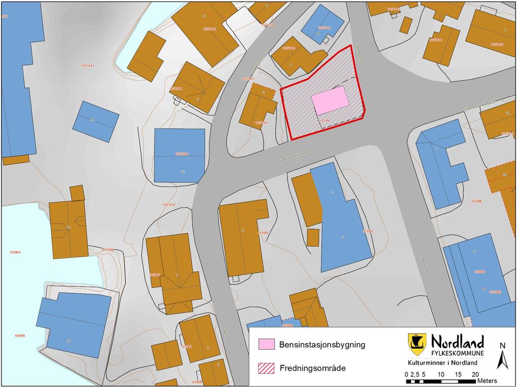 Området som er foreslått fredet, er avgrenset som vist på kartene: - Strandgata mot øst - Jürgensens gate mot sør; og mot følgende