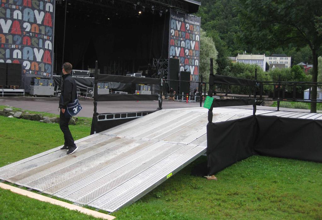 15 TILGJENGELIGHET OG UNIVERSELL UTFORMING Foto: Øyafestivalen Det er en selvfølge at et arrangement skal tilrettelegges for personer med nedsatt funksjonsevne.