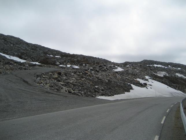 Vestre del av området er allerede utdrevet, og området her skal brukes til oppstillingsplass for maskiner, rigg og sorteringsområde for massene før uttransport.