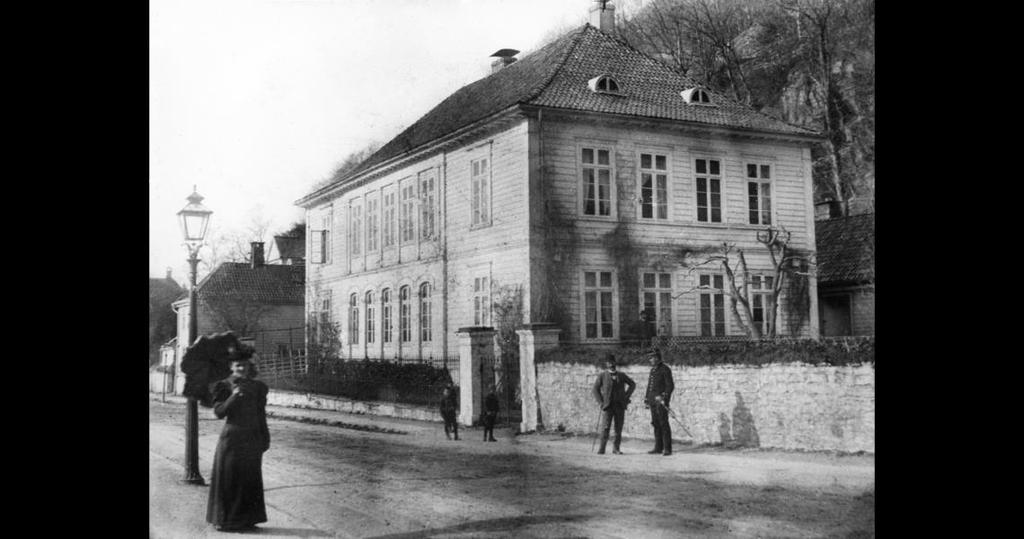 Kalfarveien 20 Amtmannsboligen i Kalfarveien. Foto rundt 1890. MARCUS UiB Tiltaksbeskrivelse for Kalfarveien 20. G.-/B.nr.