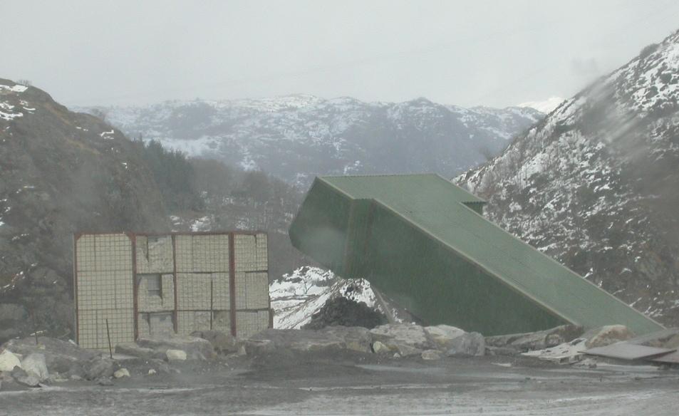 Side 5 av 8 Bilde 1: Grovknuser Rekefjord vest med støyskjerming.