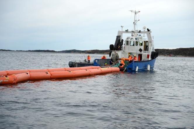 Oppfølging av kjemikaliedykkere på Brekstad (foto: Geir Ulriksen) Som en forberedelse til Øvelse Njord (omtalt i eget kapittel) ble det gjennom 2 dagers samling på Brekstad hvor stabsarbeid etter ELS