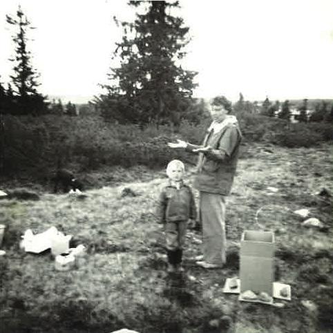 Fredagseftan var det bare å pakke bilen med bikkjer og under, målet var Aksjøen som ble