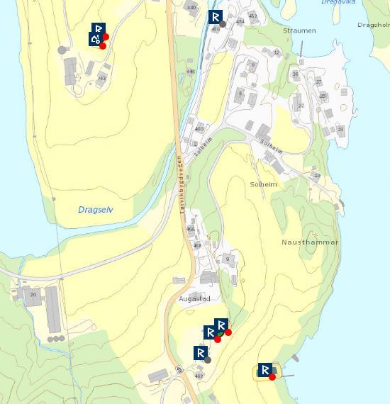 nord for anlegget er det på Drage/Augastad gård registrert bebyggelse-infrastruktur i form av et gårdstun (Drage-gamletun, bygdemuseet for Tørvikbygd, ID nr 87207) og et arkeologisk minne i form av