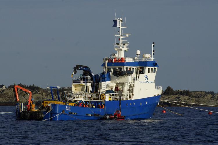 En annen viktig funksjon i fartøyene er metningssystem ( Saturation Diving System ). Dette systemet brukes ved metningsdykking og er en viktig del av gasskombinasjonene som dykkerne bruker.