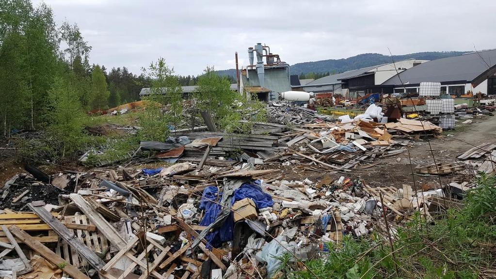 Lokalitetsbeskrivelse Sted; På industrifelt i Krødsherad kommune nær grensen til Modum kommune (ca 700 meter fra Kløftefoss). Tomten er tidligere brukt av Splitkon limtrefabrikk. Befaring 29 Mai.