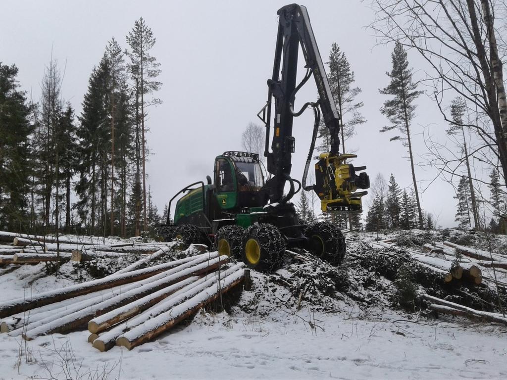 Hogstmaskin i Ski-skogen. Det meste av tømmeret i Ski kommune blir avvirket med slike.