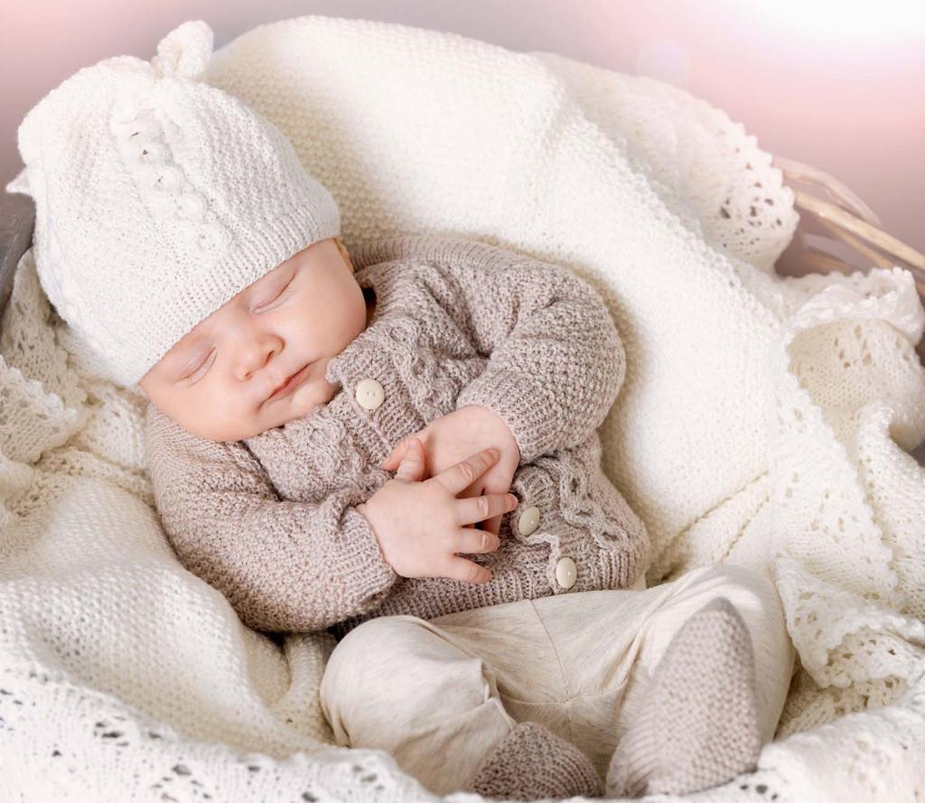 MODELL 262 01 LILLEBJØRN BABYSETT GARN BRUKT I DENNE OPPSKRIFTEN: MERINO BABYULL 100 % superwash DESIGN Hrönn Jónsdóttir STØRRELSER Jakke 0-3 6 9 12 mnd Bukse 0-3 6-9 12 mnd Lue 0-3 6-9 12 mnd Sokker