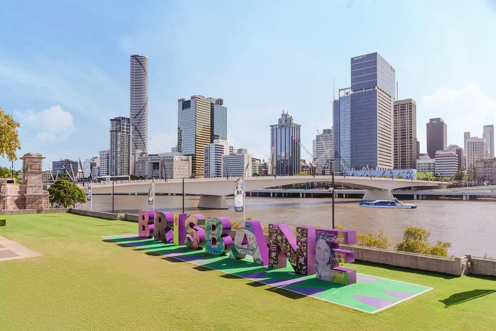 Utveksling semester i Brisbane Høst 2016 Figur 1 Brisbane by fra South Bank side Jeg heter Lubna Hassouna og er byggingeniør student ved Høgskolen i Østfold, avdeling Fredrikstad.