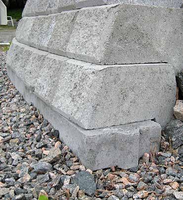 Aas Såleblokk Ved bruk av bygningsblokk må det støypes frostfritt fundament som muren skal hvile på.