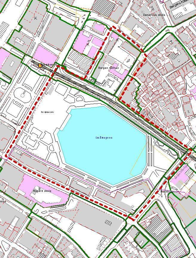 Nærmere om bakgrunn for plansaken I arbeidet med vurdering av alternative lokaliseringer av parkeringsanlegget i ByGarasjen ble det prioritert en løsning under Smålungeren med nedkjøring i