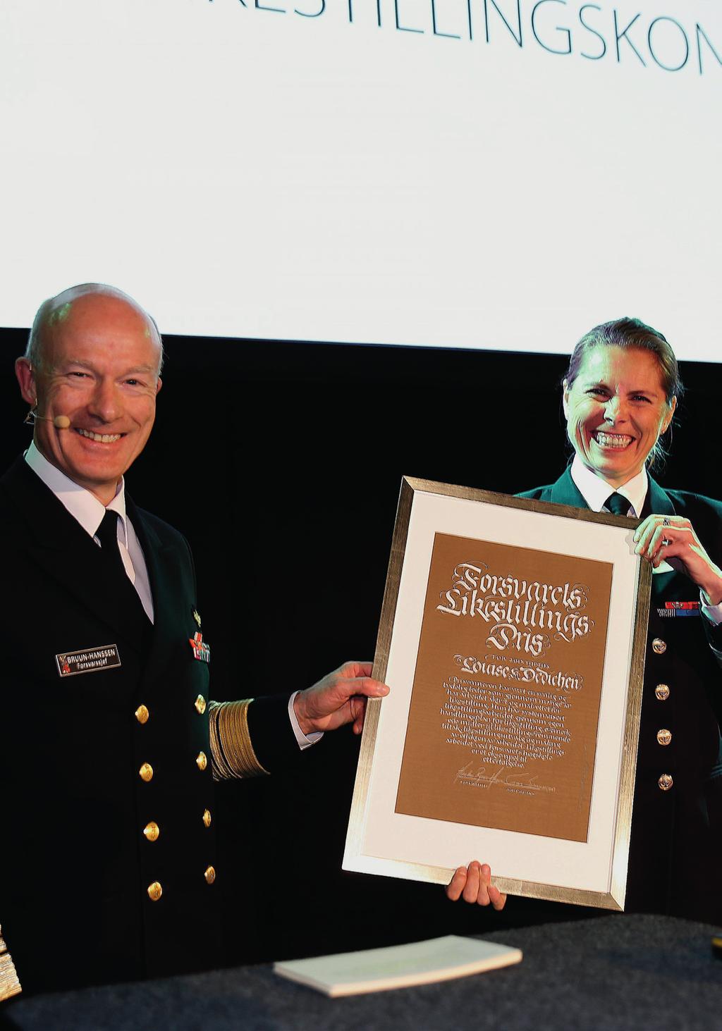 Foto: Forsvaret, Torbjørn Kjosvold FORSVARSSJEFENS LIKESTILLINGSPRIS 2015 FORBEDRET RAPPORTERING PÅ LIKESTILLING AKTIVITETER I 2015 Likestillingsutvalget har et år bak seg med høy aktivitet.