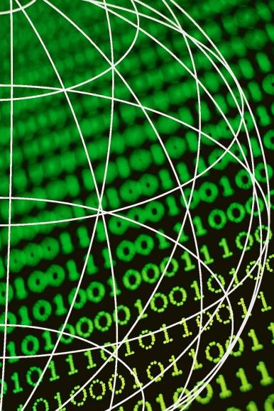 6 Digitalisering En melding må som regel gå gjennom to operasjonar: Digitalisering: Analog melding (lyd, bilde, ) -> 0001011100110101 Komprimering: Ofte ønskelig å redusere infomengde med minst mulig