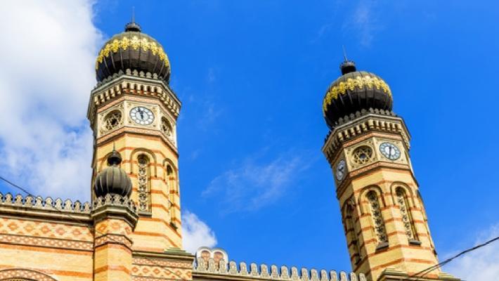 Synagogen var del av den jødiske ghettoen i Budapest. Széchenyi-badet (7.