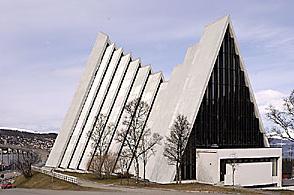 Ishavskatedralen er et veldig monumentalt bygg som har en spesiell karakter med at taket er bygget.