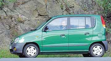 MINI test Hyundai Atos GLS: Enkel og billig Er det en rommelig og liten bil du er på jakt etter, er det vanskelig å se noen som gir mer plass for pengene enn Atos.