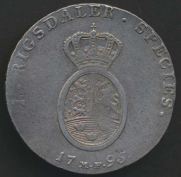 .................... 4 000 1033 Kongelige Danske Jubeleumsmynter i samlerperm fra 2003-2015 (5 stk 10 kroner, 3 stk 100 kroner og 8 stk 500 kroner) alle i sølv og montert på kort med kongelig motiv HØY SELVKOST.