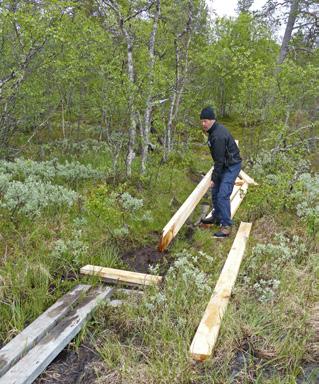 10 Fagdag klopplegging Det har vært jobbet en del med å heve kvaliteten på tilrettelegging innenfor nasjonalparken. Blant annet ved en gjennomgang av omfang og kvalitet på klopplegging i området.