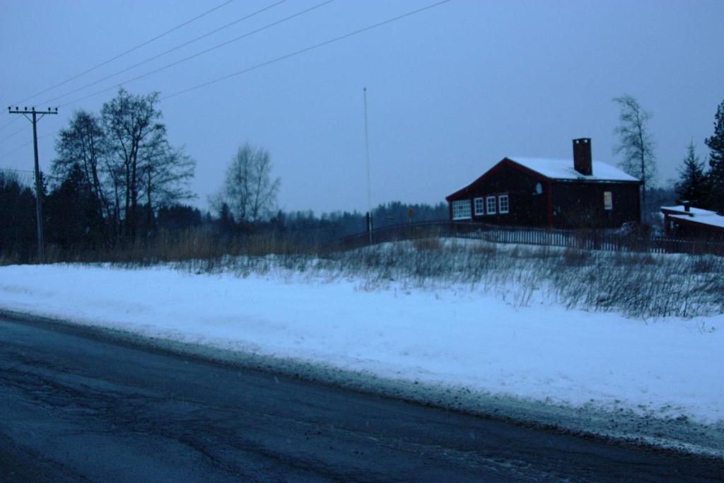 Den privat hytta nord for fylkesveien er en