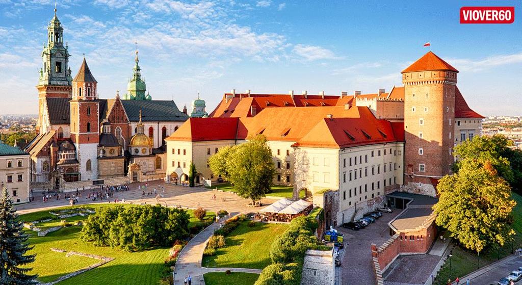 1 KULTURENS PERLER I KRAKOW Krakow er en smeltedigel av gammel og ny historie, et arkitektonisk mesterverk og hjertet av polsk kultur og historie. Her ligger historien om 2.