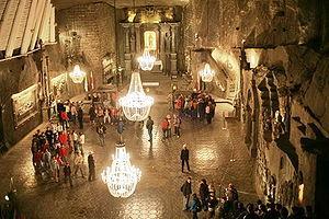 I Wieliczka, ca 10 km utenfor Krakow, venter en underjordisk opplevelse i en 700 år gammel saltgruve.