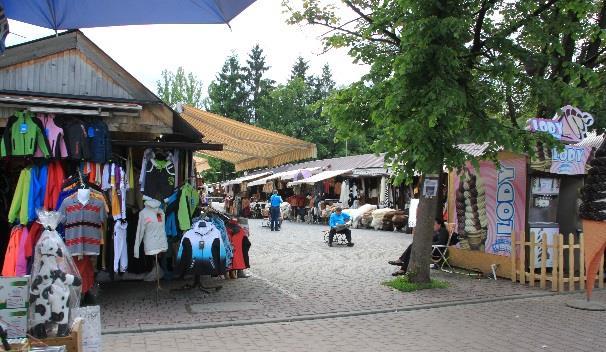 Ettermiddagen til egen disposisjon. Felles middag på kvelden på en restaurant som serverer lokale spesialiteter og byr på folkloremusikk og dans. Lørdag 28.