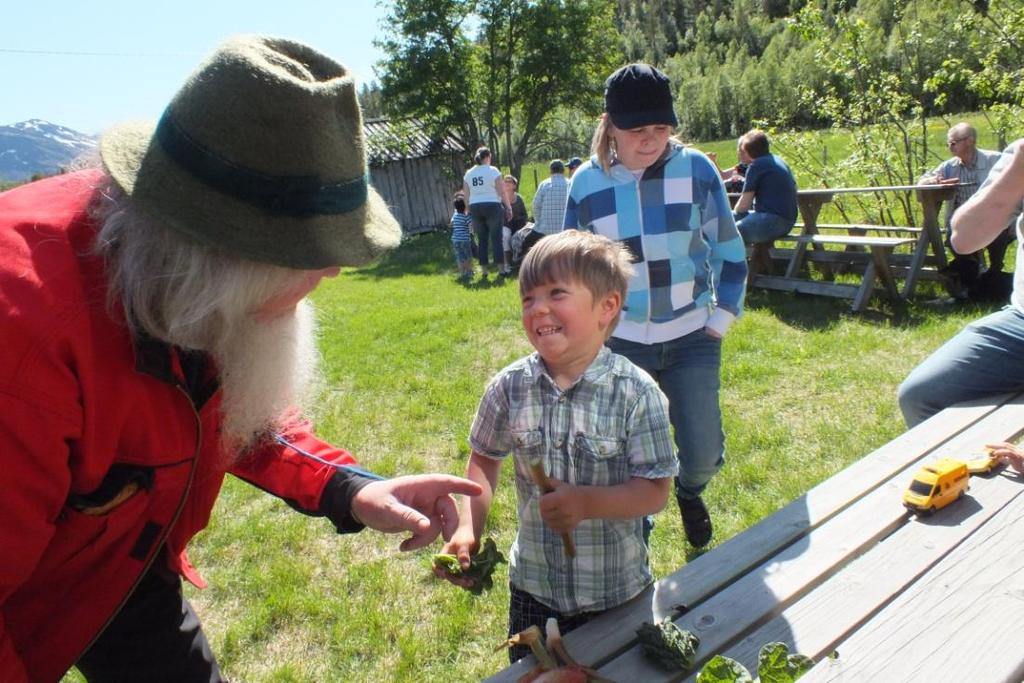 Ved å informere om neste års datoer for Paaskiviikko tidlig, håper vi at flere skoler, barnehager og kulturskoler tar med kulturdagene i sine årsplaner. Fra familiedag på Tørrfoss kvengård.