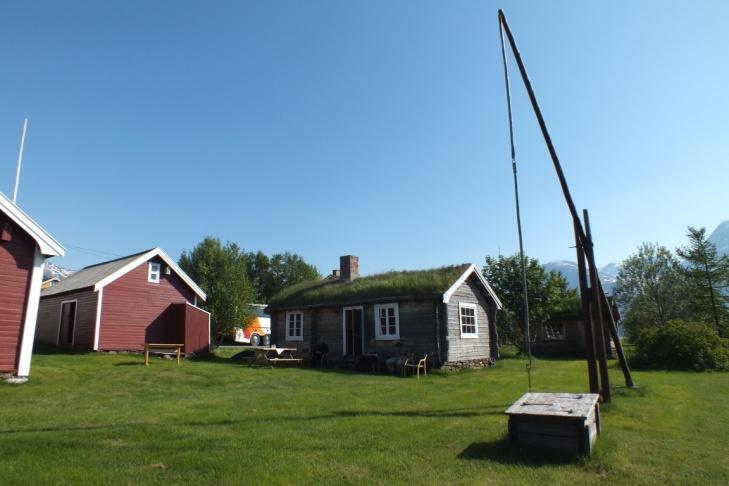 Mellem Nord- Troms museum har videopresentasjon av bakerovnen og