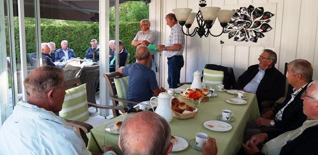 Referat fra klubbmøte 2. august 2017 Møtested: Program: Gjerløws vei Hagemøte hos Jim Johansen Fødselsdag: Rolf J Strand 04.07 Per Halvorsen 11.07 Arne Nielsen 18.07 Ivar Haug 23.