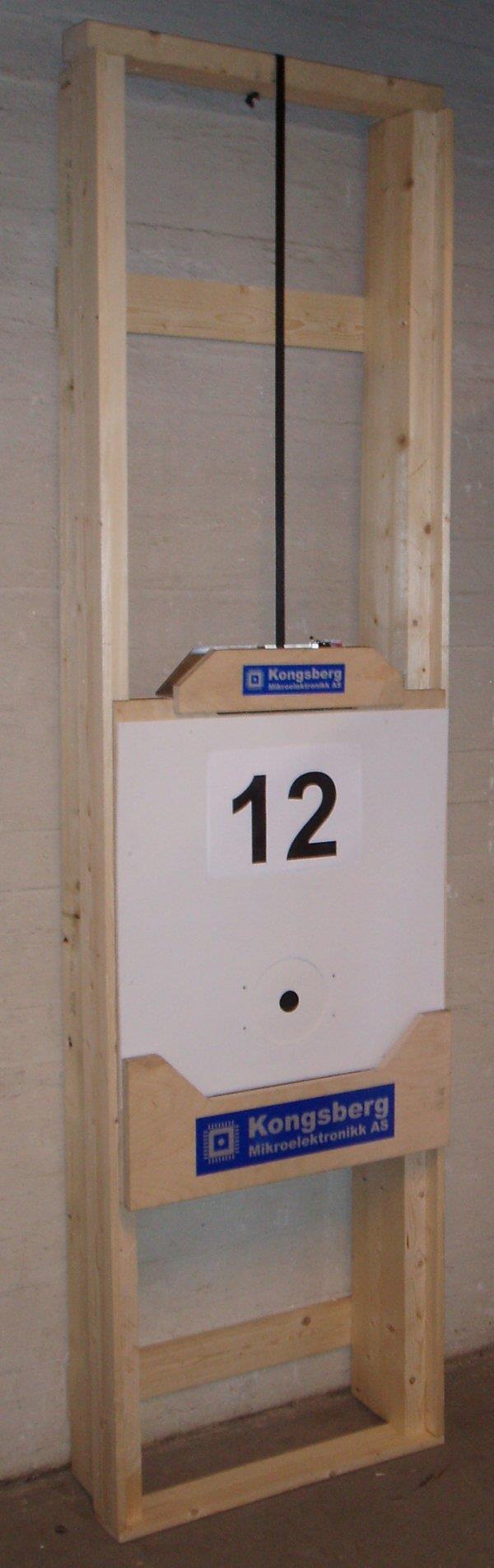 Følgende kan gjøres ved montering mot vegg: Alternativ 1: To planker 2 x8 settes opp mot veggen med drøyt 64cm utvendig avstand. Tykkelsen på plankene skal ikke overstige 48mm.