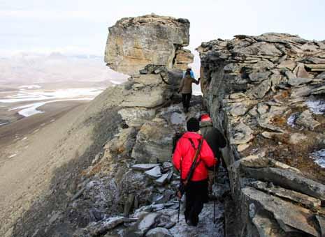 Samfunns-/næringsutvikling og miljø 13 Familiesamfunnet Longyearbyen Longyearbyen er den største bosettingen på Svalbard, og ved utgangen av 2008 hadde byen 2032 innbyggere, hvilket også betyr at det