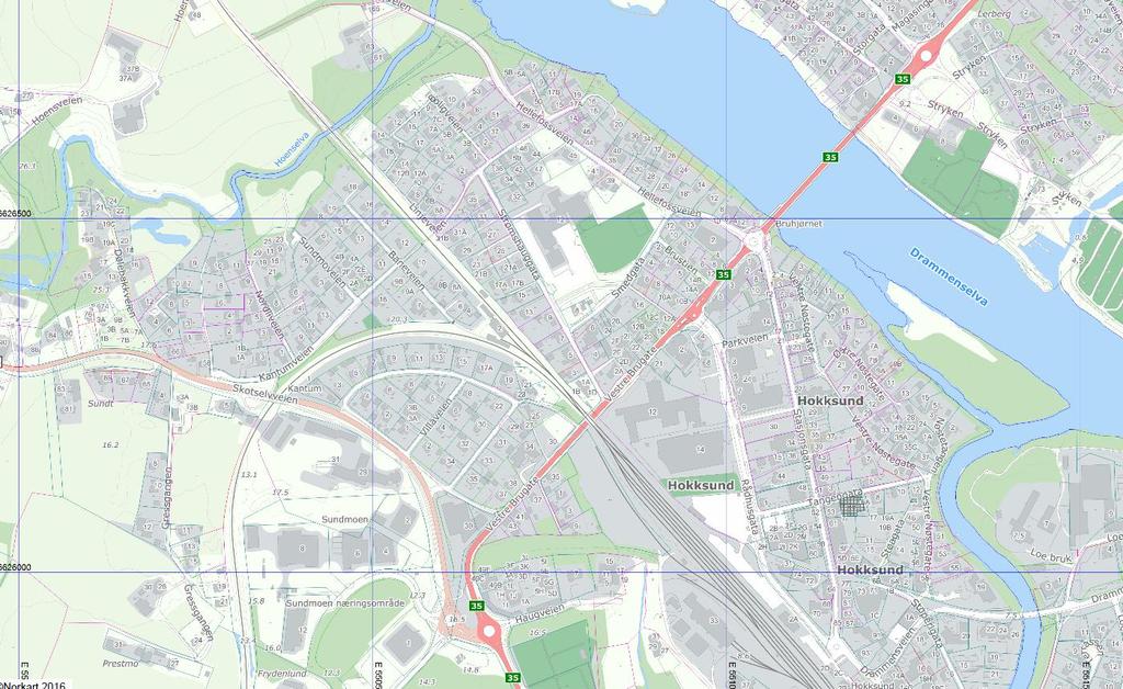 18. november 2016 Side 3 1 Innledning Timb Entreprenør AS planlegger et nytt boligbygg med p-kjeller på ca. 600 m 2 på eiendommen Gnr/Bnr 77/256, Smedgata 16 i Hokksund i Øvre Eiker.